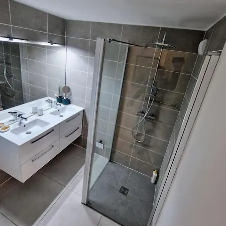 T3 Spacieux, Proche Du Et Du Grand Port Avec Garage Apartment Aix-les-Bains
